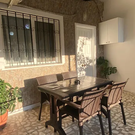 Xhani Σαράντα